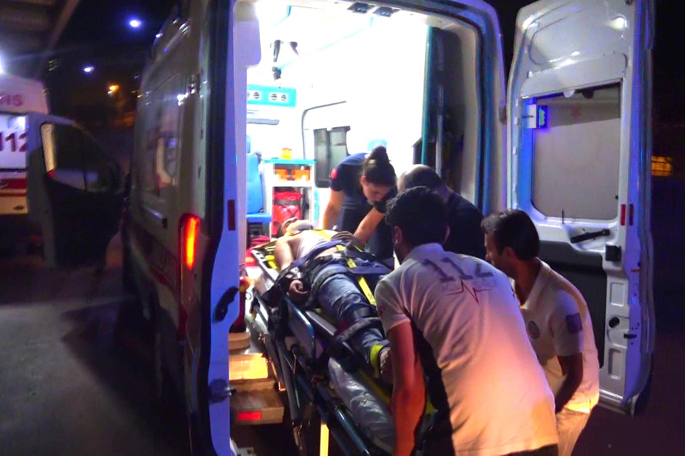 Siirt'in Pervari ilçesinde otomobilin şarampole yuvarlanması sonucu meydana gelen kazada 2 kişi yaralandı.